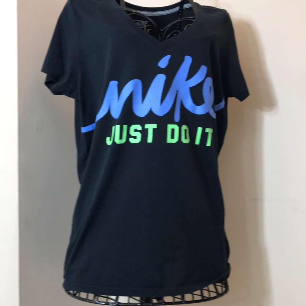 Nike “Just Do It” V-Neck Slim Fit T-Shirt Size XL
